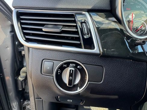 Used 2018 Mercedes-Benz GLS 450 4MATIC w/ Premium Package image 16