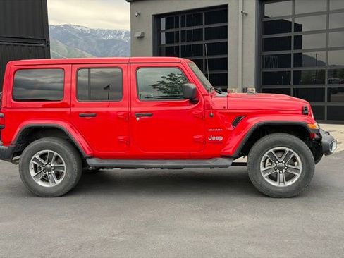 Used 2021 Jeep Wrangler Unlimited Sahara w/ Uconnect 4C Nav & Sound Group AWD/4WD image 3