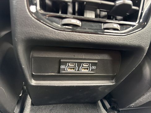 Used 2023 Jeep Grand Cherokee Laredo image 25