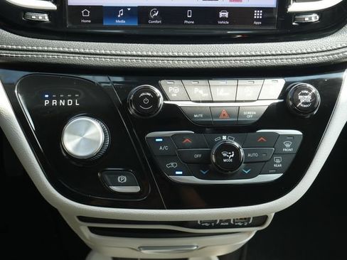 Used 2023 Chrysler Pacifica Touring-L FWD image 22