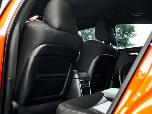 Used 2023 Dodge Charger R/T w/ Technology Group RWD image 36