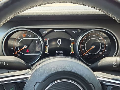 Used 2018 Jeep Wrangler Unlimited Sahara AWD/4WD image 17