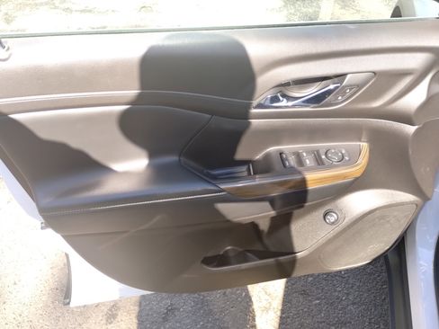 Used 2020 GMC Acadia SLE w/ Driver Convenience Package image 10