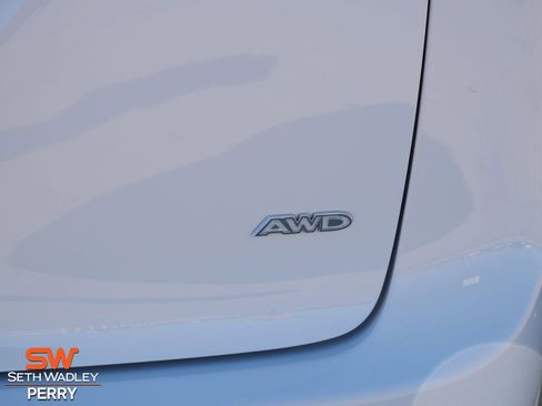 Used 2024 Chrysler Pacifica Touring-L image 10