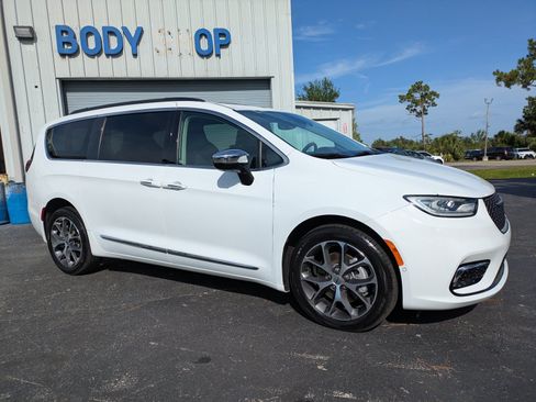 Certified 2023 Kia Sorento SX FWD image 1