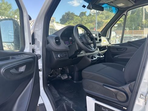 Used 2023 Mercedes-Benz Sprinter 2500 image 8
