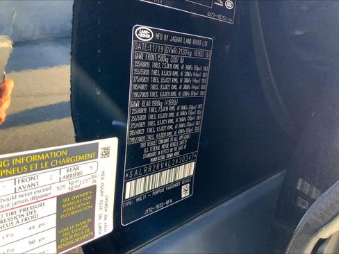 Used 2020 Land Rover Discovery HSE image 32