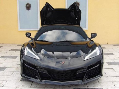 Used 2025 Chevrolet Corvette Z06 w/ Battery Protection Package image 4