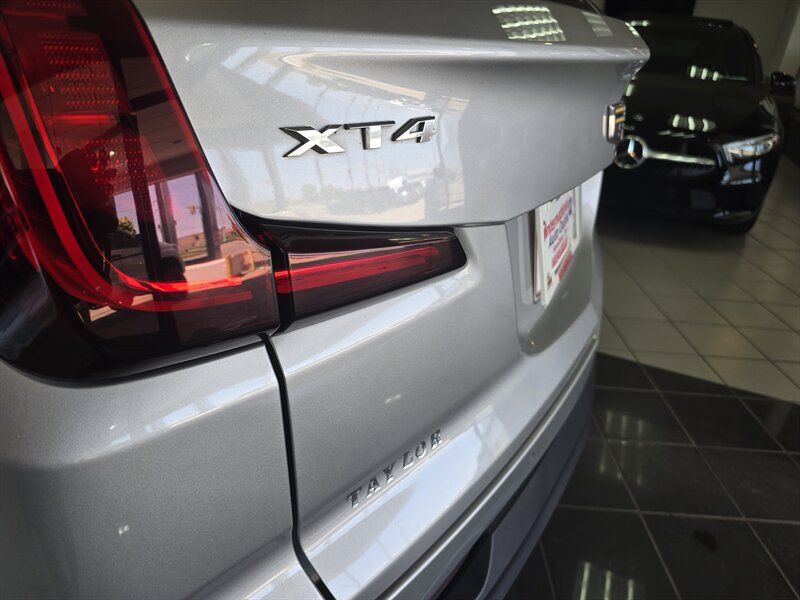 Used 2020 Cadillac XT4 Premium Luxury FWD image 32