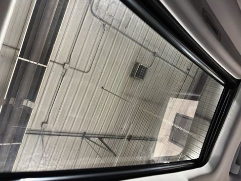 Used 2017 Chevrolet Suburban LT image 10