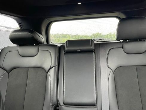 Used 2025 Jeep Grand Cherokee Altitude RWD image 9