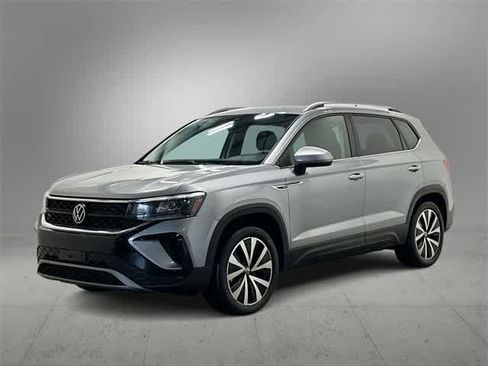Certified 2023 Volkswagen Taos SE image 1