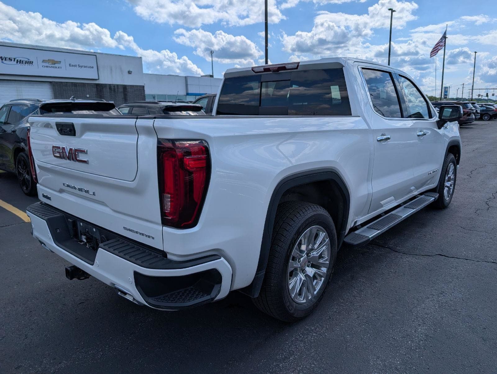Used 2024 GMC Sierra 1500 Denali w/ Technology Package AWD/4WD image 10