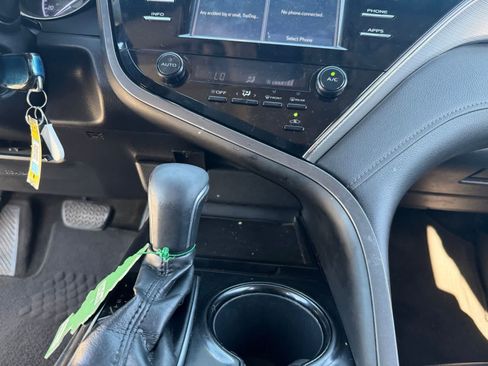 Used 2018 Toyota Camry SE FWD image 14