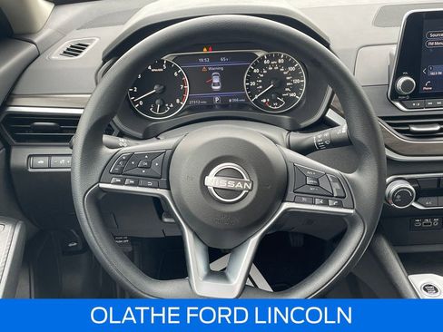 Used 2025 Nissan Altima 2.5 SV FWD image 15