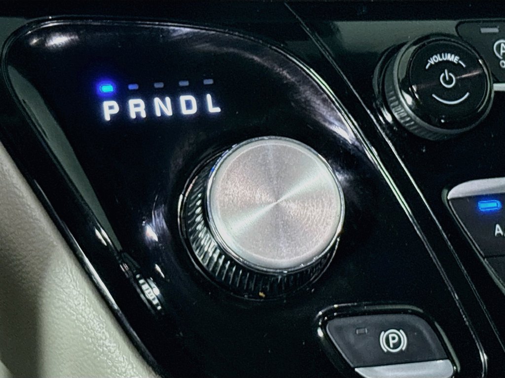 Used 2024 Chrysler Pacifica Touring-L FWD image 21