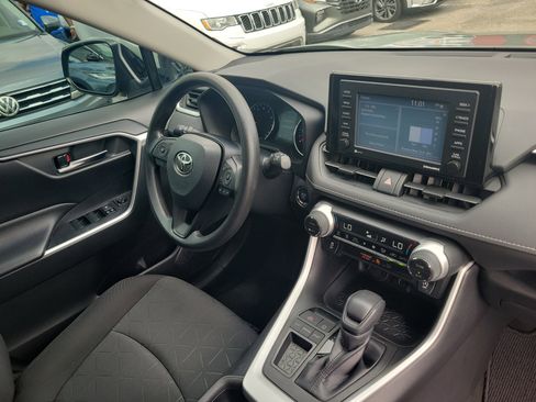 Used 2020 Toyota RAV4 XLE w/ Convenience Package FWD image 8
