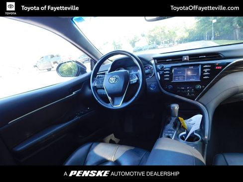 Used 2018 Toyota Camry XLE FWD image 6