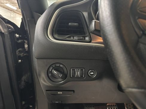 Used 2019 Dodge Challenger R/T RWD image 18