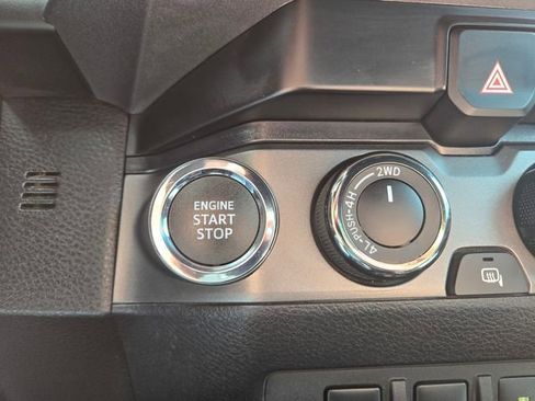 Used 2022 Toyota Tacoma TRD Off-Road w/ Technology Package AWD/4WD image 21