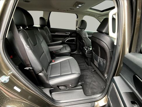 Used 2025 Kia Telluride S FWD image 26