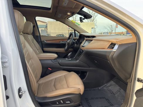 Used 2017 Cadillac XT5 Platinum image 13