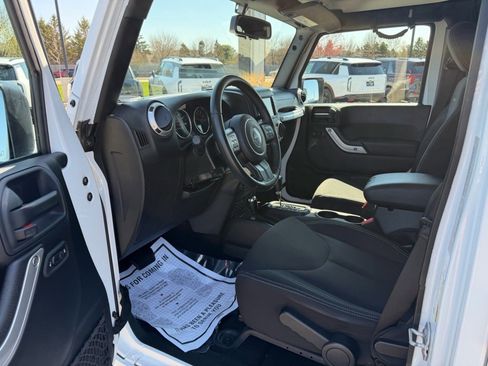 Used 2018 Jeep Wrangler Unlimited Sahara w/ Max Tow Package image 7