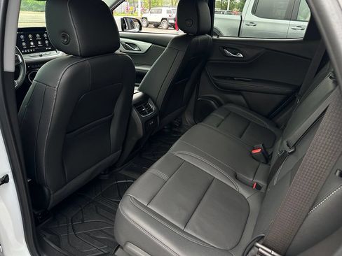 Used 2024 Chevrolet Blazer LT FWD image 16