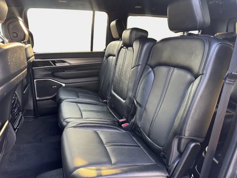 Used 2025 Jeep Wagoneer L Series II w/ 8-pass Seating Package AWD/4WD image 11