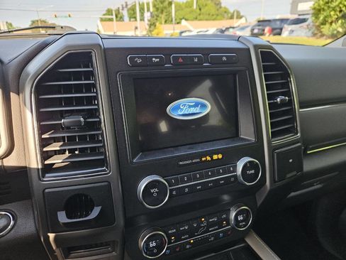 Used 2020 Ford Expedition XLT w/ Equipment Group 202A AWD/4WD image 26
