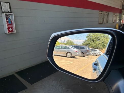Used 2026 Toyota Sienna XLE FWD image 24