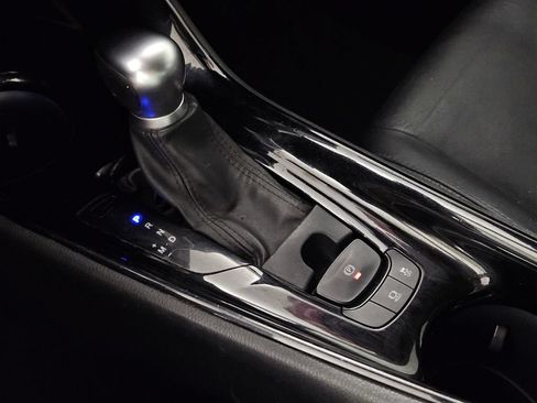 Used 2020 Toyota C-HR Limited FWD image 18