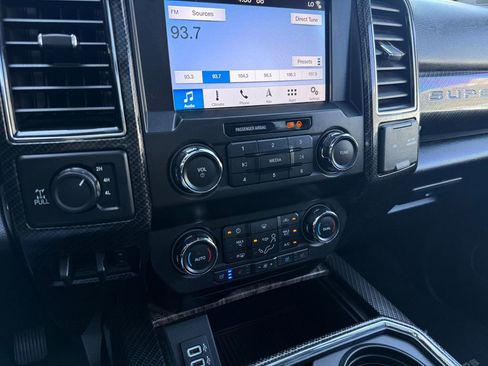 Used 2019 Ford F250 Lariat w/ Lariat Ultimate Package AWD/4WD image 28