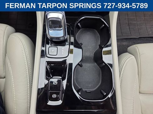 Certified 2024 Volvo XC40 B5 Plus w/ Protection Package Premier AWD/4WD image 27