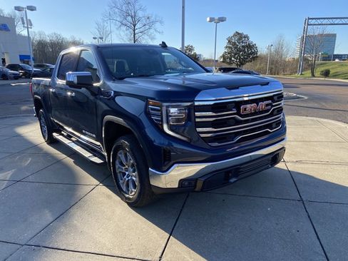 Used 2023 GMC Sierra 1500 SLT image 2