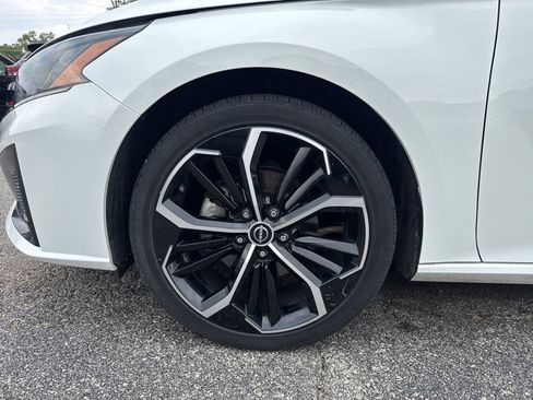 Used 2023 Nissan Altima 2.5 SR image 12