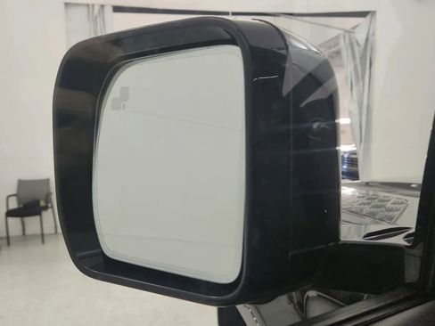 Used 2022 Land Rover Defender 90 V8 image 24