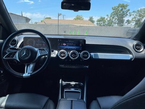 Used 2025 Mercedes-Benz GLB 250 4MATIC image 35
