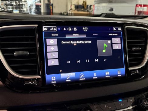Used 2023 Chrysler Pacifica Touring-L FWD image 36