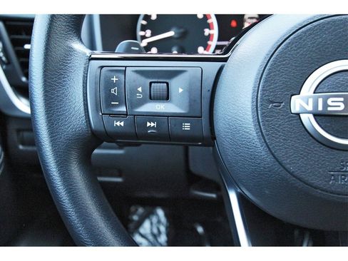 Used 2023 Nissan Rogue SV image 15