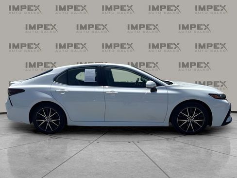 Used 2023 Toyota Camry SE FWD image 6