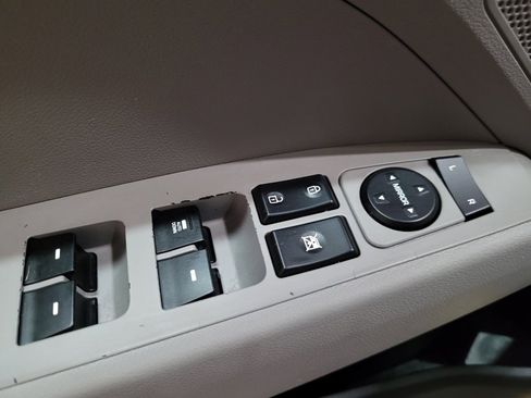 Used 2019 Hyundai Elantra SE FWD image 27