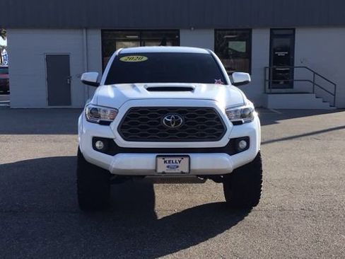 Used 2020 Toyota Tacoma TRD Sport image 2