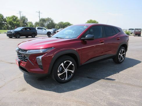 Certified 2024 Chevrolet Trax RS FWD image 12