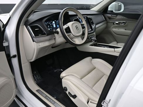 Used 2022 Volvo XC90 T6 Inscription w/ Climate Package image 2