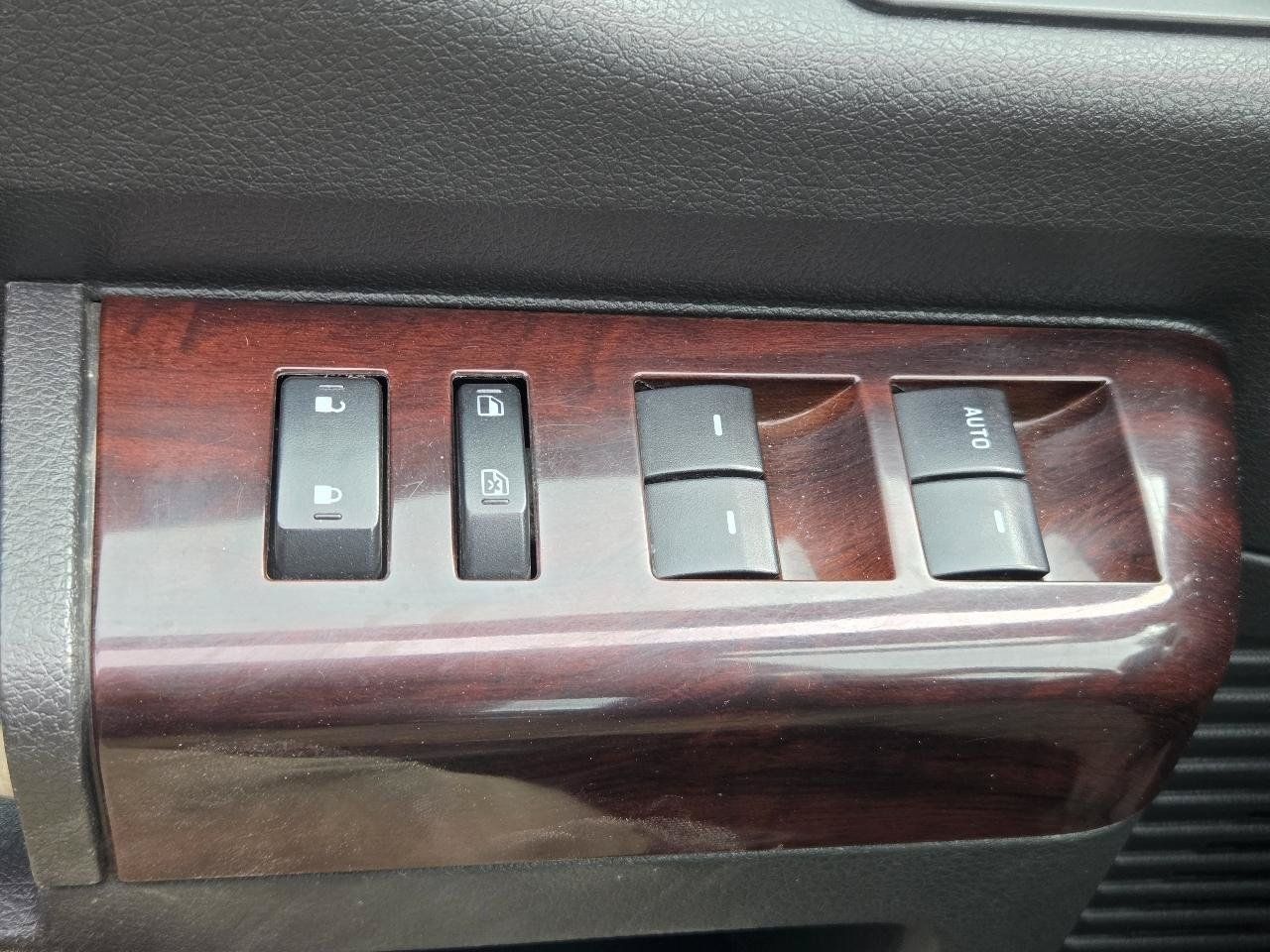 Used 2010 Ford F250 Lariat AWD/4WD image 28