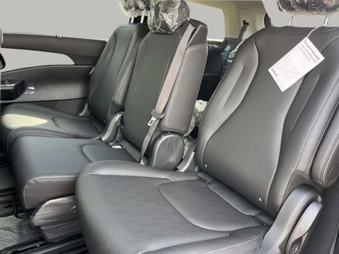 New 2026 Kia Carnival SX w/ SX Dark Edition Package FWD image 24