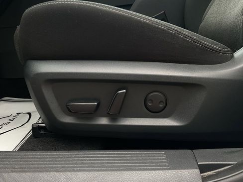 Used 2025 Nissan Rogue SV FWD image 11