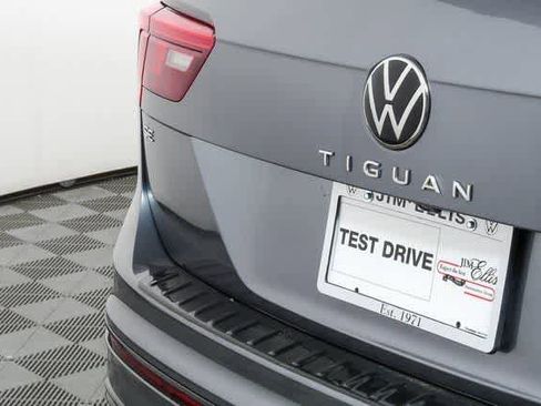 Certified 2023 Volkswagen Tiguan SE R-Line image 33