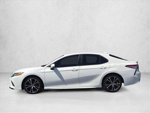 Used 2020 Toyota Camry SE w/ Carpet Mat Package FWD image 8